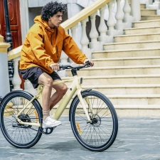 PIXAR S900 Electric Bike  250W Motor  36V 10Ah Battery  700*45C Tires  25km/h Max Speed  100km Range  Hydraulic Disc Brake - Ye