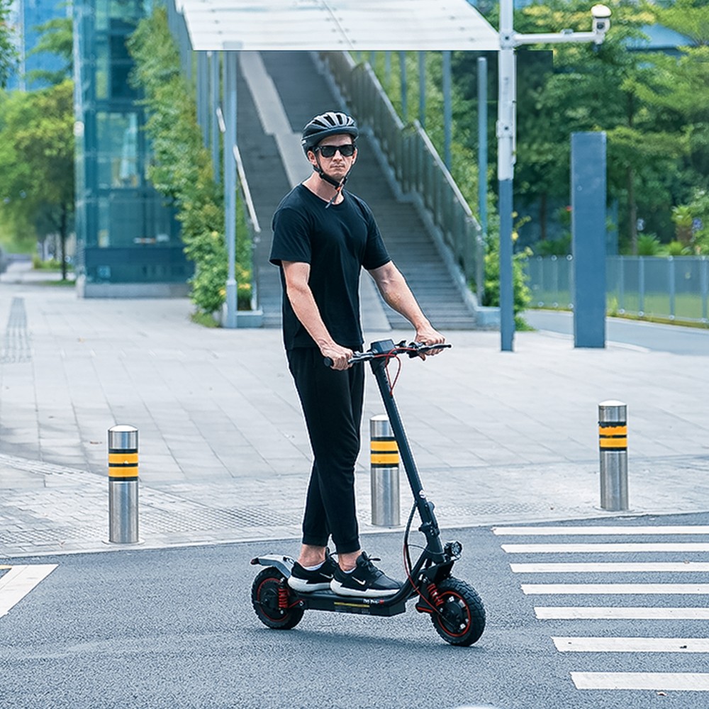 iScooter i10 Pro Electric Scooter 800W Motor 48V 15Ah Battery 10-inch Tires 45km/h Max Speed 60km Range Electronic Brake