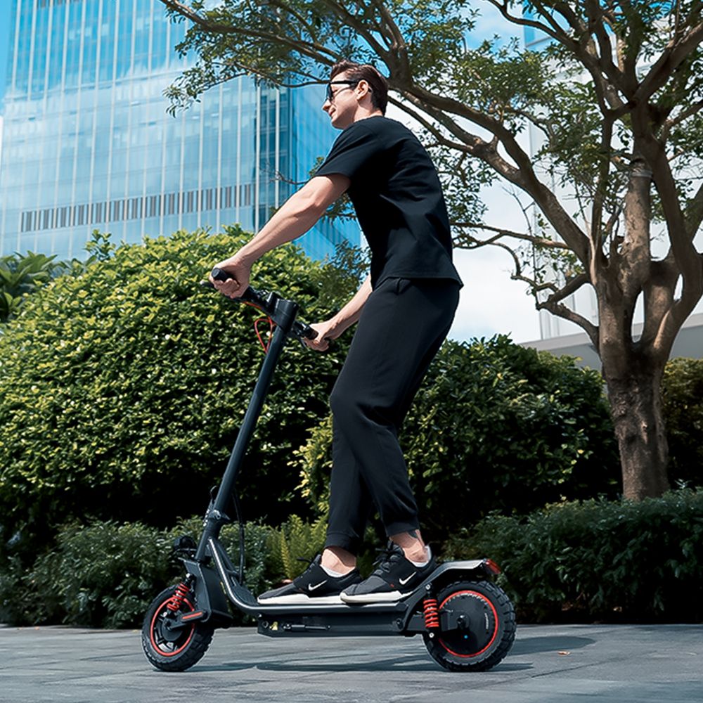 iScooter i10 Pro Electric Scooter 800W Motor 48V 15Ah Battery 10-inch Tires 45km/h Max Speed 60km Range Electronic Brake