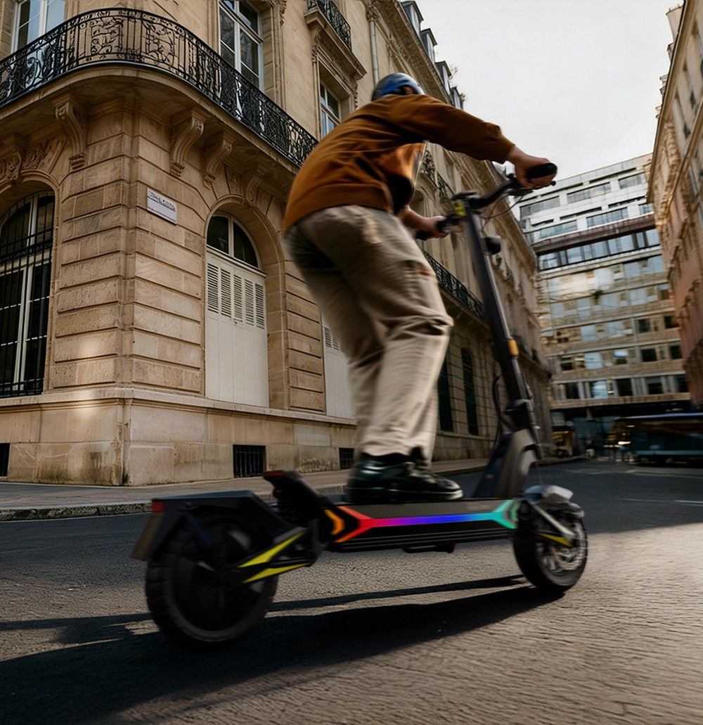 OOTD SR1 Foldable Electric Scooter 1400W Powerful Motor 48V 20Ah Battery 50km/h Max Speed Up to 70km Range 10