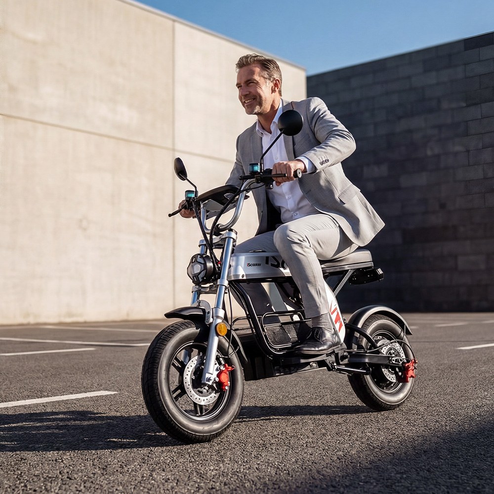 iScooter DX5Pro Electric Scooter 2000W Brushless Motor 60km/h Top Speed 52V 20Ah Battery Up to 100km Range 17