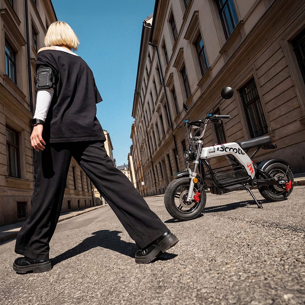 iScooter DX5Pro Electric Scooter 2000W Brushless Motor 60km/h Top Speed 52V 20Ah Battery Up to 100km Range 17